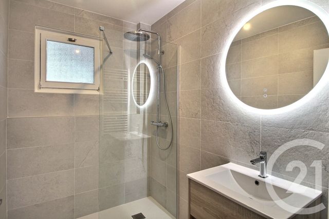 Appartement F3 à louer - 3 pièces - 61.98 m2 - ST GINGOLPH - 74 - RHONE-ALPES - Century 21 Chablais - Léman