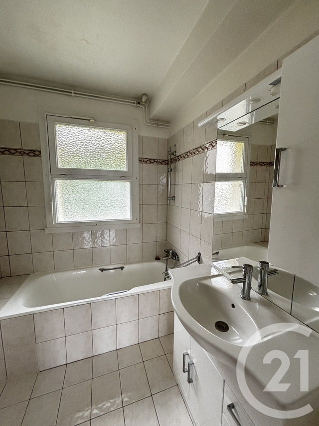 Afficher la photo en grand Appartement T3 à louer - 3 pièces - 68.68 m2 - EVIAN LES BAINS - 74 - RHONE-ALPES - Century 21 Chablais - Léman