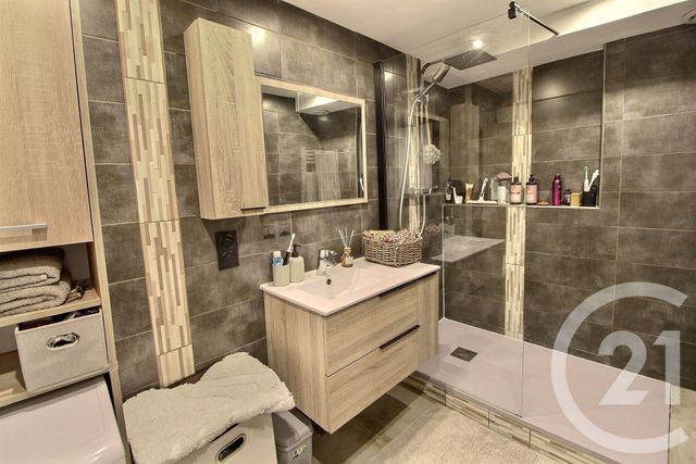 Appartement T2 à vendre - 2 pièces - 50.3 m2 - EVIAN LES BAINS - 74 - RHONE-ALPES - Century 21 Chablais - Léman