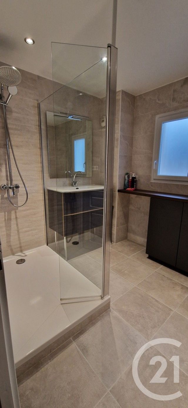 Appartement T3 à louer - 3 pièces - 82.21 m2 - EVIAN LES BAINS - 74 - RHONE-ALPES - Century 21 Chablais - Léman