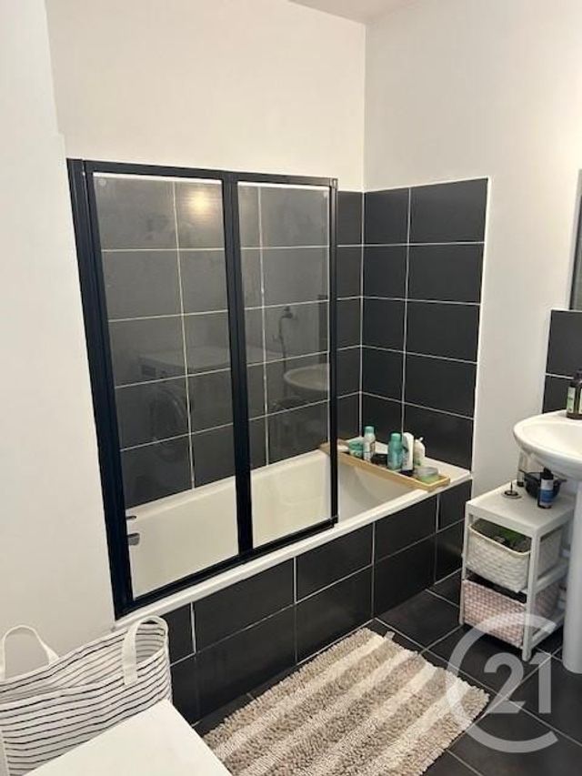 Appartement F3 à louer - 3 pièces - 65.82 m2 - EVIAN LES BAINS - 74 - RHONE-ALPES - Century 21 Chablais - Léman