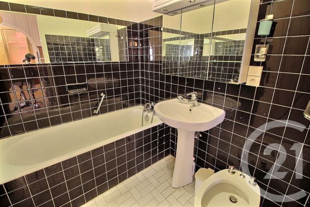 Appartement F2 à vendre - 2 pièces - 57.02 m2 - EVIAN LES BAINS - 74 - RHONE-ALPES - Century 21 Chablais - Léman